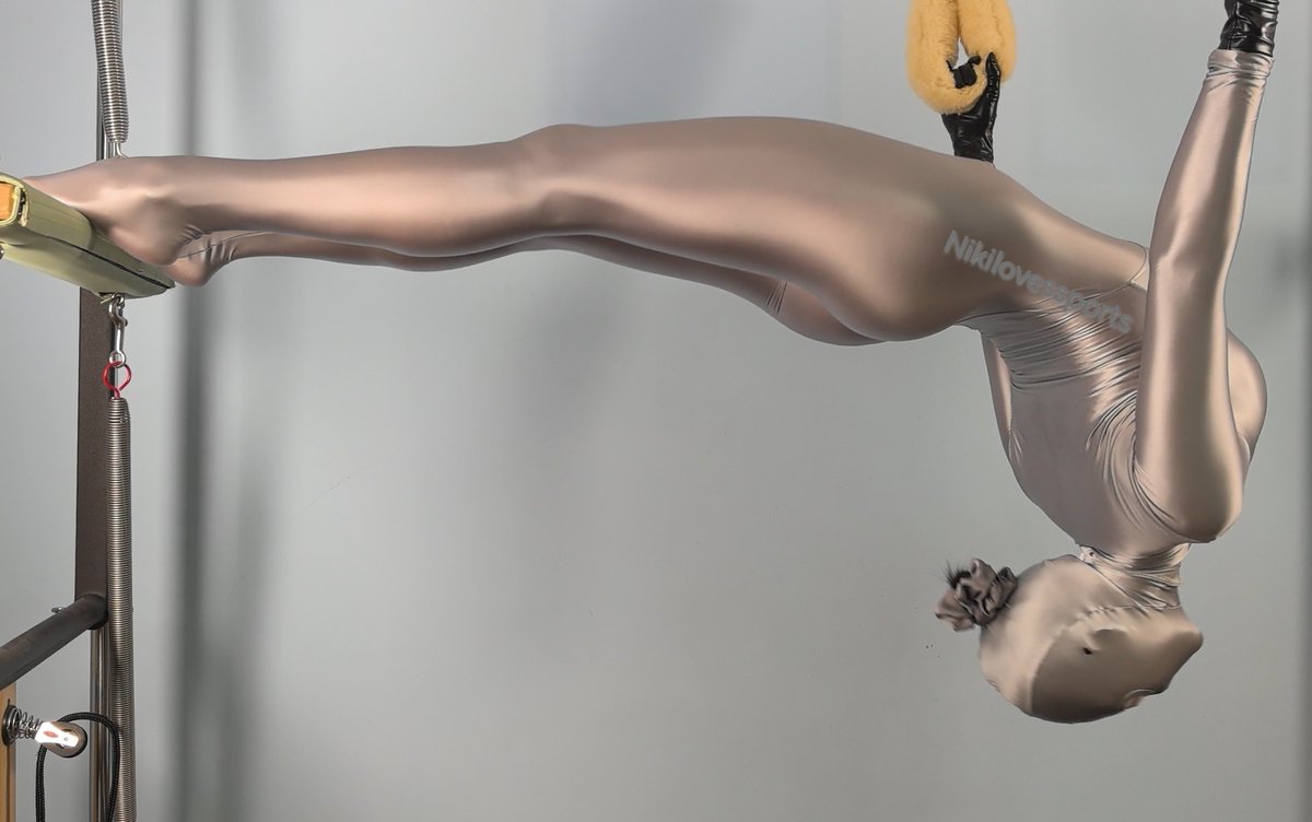 经典复刻。 Then, Now, Forever. #紧身衣 #连体衣 #AMORESY #catsuit #ZENTAI #bodysuit #booty #ass #shiny #shinyclothes #lycra #spandex #nylon #fetish #全身タイツ #ゼンタイ