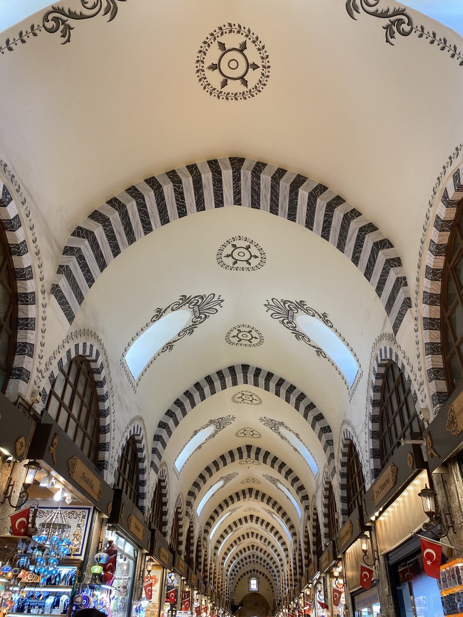 İstanbul yine güzellik sınırlarını aşmış; ihtişamı harika ötesinde.