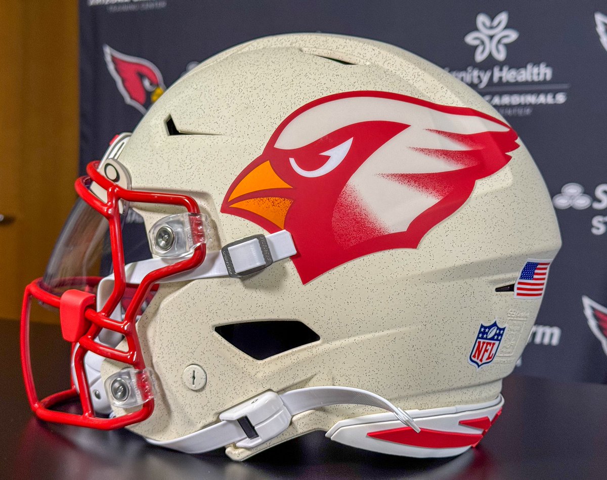A close-up of the new Cardinals helmet.

Looks even better in person. 🔥