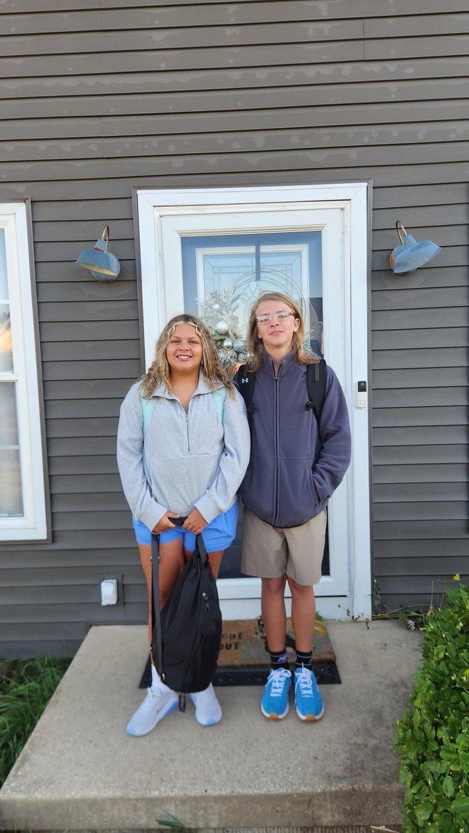 How they grow up so fast 🥲. Started 7th and 8th grade Monday.