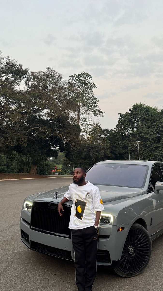 alu_kyi's tweet image. Merch in white Tee. Highest of QUALITY♠️.