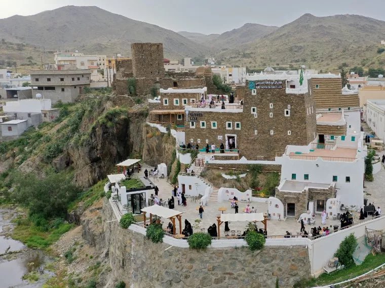 fouadurbanist's tweet photo. قلاع أبو نقطة المتحمي بين الأمس واليوم. https://t.co/N0a3oMs0x4
