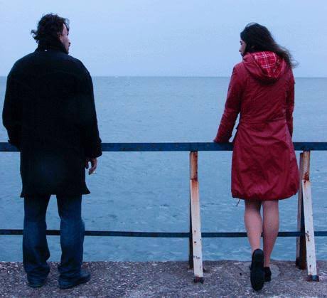 Biliyor musun, sen şimdiki zamanda yaşamıyorsun sanki. Rus romanlarından kaçmış gibisin. 

Sonbahar