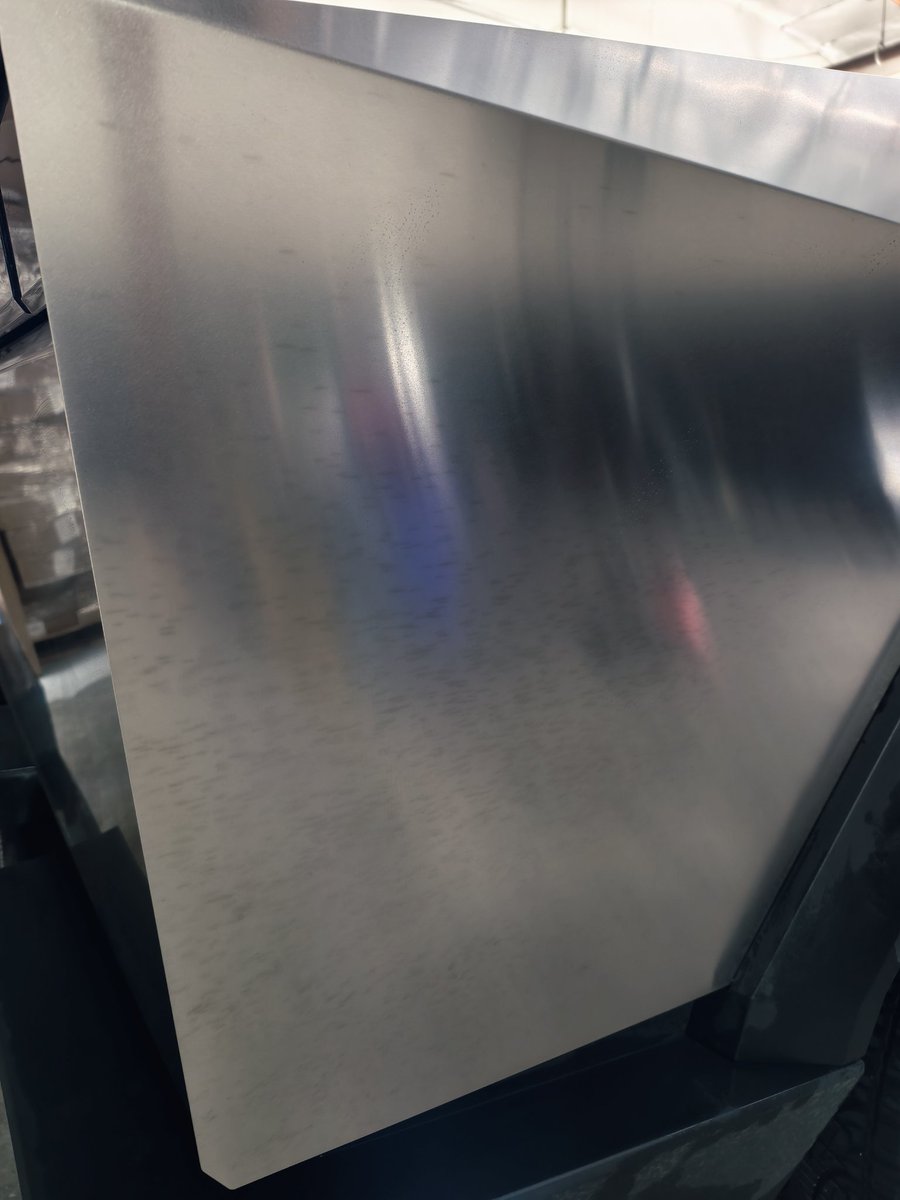 tesplusofficial's tweet image. Even the Cybertruck's bulletproof panels get battle scars! 💪 Wrap it up for ultimate protection. 🛡️⚡️ #Cybertruck #Tesla #wrapitup