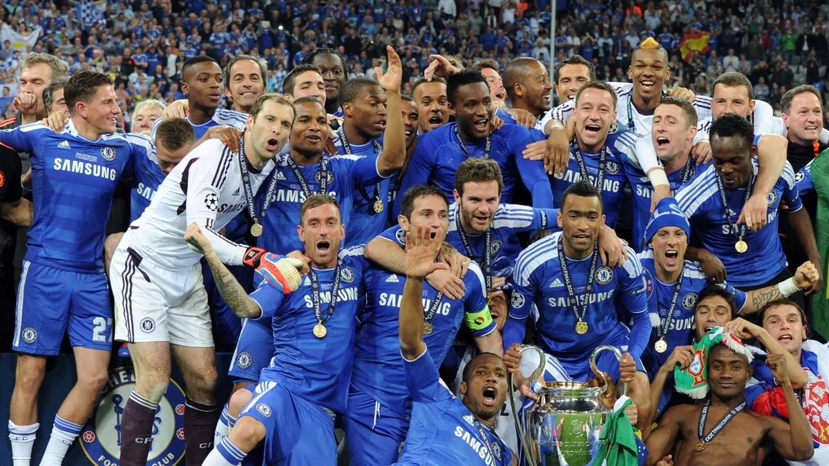 Mercado_Ingles's tweet photo. Chelsea enfrentará al Napoli, Benfica, Barcelona y Bayern Munchen en una misma campaña por UEFA Champions League. La ultima vez pasó esto: https://t.co/JiWrZyw3jt