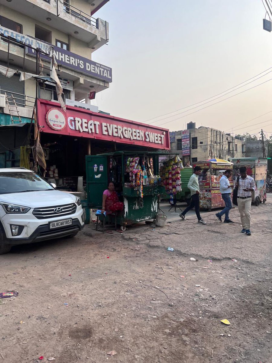 9200Rahulch's tweet photo. 🚨 Noida Authority ध्यान दे
📍मामूरा, गली नं.2, सेक्टर-66 नोएडा

Evergreen Sweets से KGN Biryani तक ~500m पूरा ट्रैक अतिक्रमण में बदल गया है।
➡️ सड़क कब्ज़ा
➡️ नालियां ब्लॉक
➡️ बिजली चोरी

जनता परेशान है और कार्रवाई शून्य!
कृपया तुरंत अतिक्रमण हटाया जाए 🙏

#Noida # encroachment https://t.co/a4MlcEjV6X