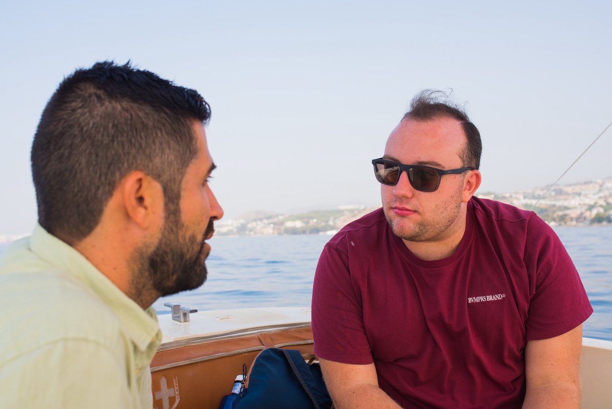 andresespildora's tweet photo. A menos de un mes para finalizar la temporada, los Encuentros con #AndrésEspíldora At Sea, se están convirtiendo en más que una experiencia.

El dueño de Bendito Bocado Burger, #LucasLópez, y #DaniGarcía, de La Opinión de Málaga, presentes ayer. https://t.co/MSjvKUABhi