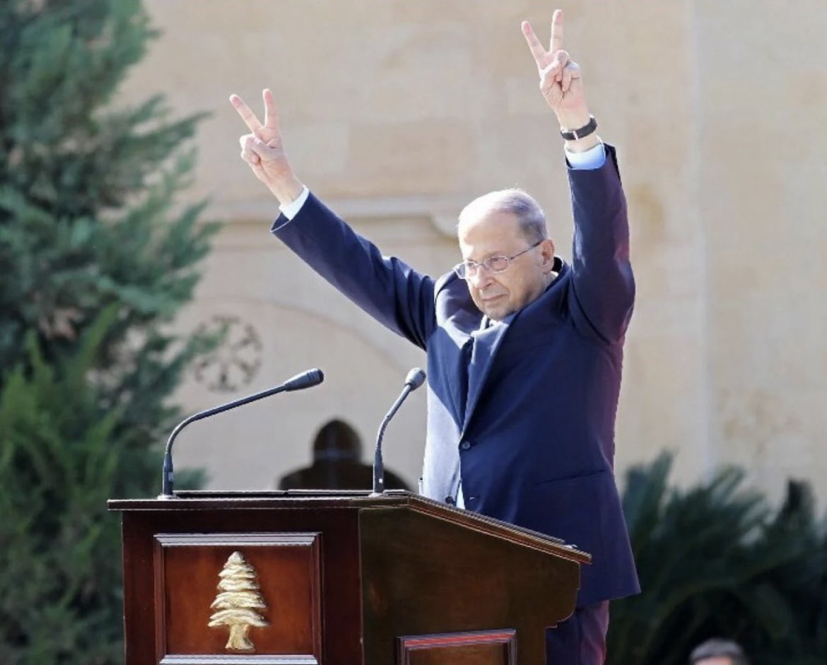 رئيس ما مرق متلو… لا خضع، لا انشرى، ولا غطّى فساد.  
بزمن الركوع، كان وحدو واقف.  
#ميشال_عون مش بس اسم… هو شرف الموقع.