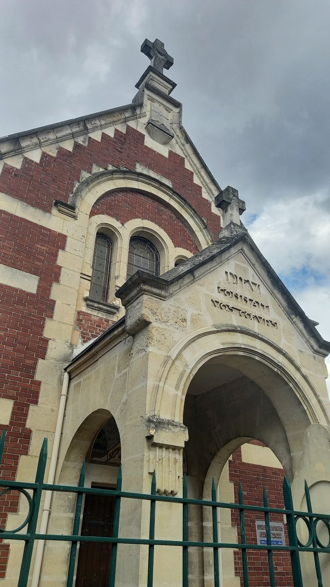 Petit coucou aujourd'hui à l'Eglise baptiste de #Chauny, #Aisne, et sa fameuse fresque avec un Jésus bien musclé, bien protecteur
#EglisesBaptistes #Picardie #Protestantisme