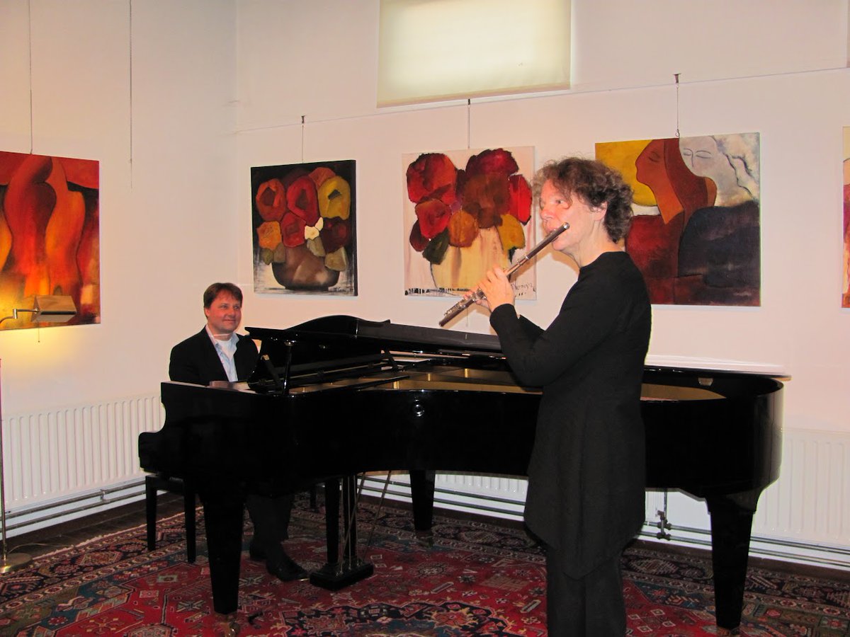 kunstcentrum's tweet photo. Het nieuwe seizoen Pauzeconcerten begint fantastisch en hoezee! 
Op woensdag 3 september aanvang 12.45 in de Kloosterkerk spelen Froukje Wiebenga (fluit) en Wim Voogd (piano) werken van Bach, Debussy en Fauré. 
Kom genieten en breng uw vrienden mee! https://t.co/0MgtCTC10C