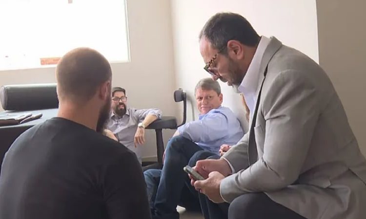 AmorimConfucio's tweet photo. @fplopez50 EXATAMENTE 😌☝️

Atentado fake do PCC pra eleger o Tarcísio https://t.co/59c2XO4tjc