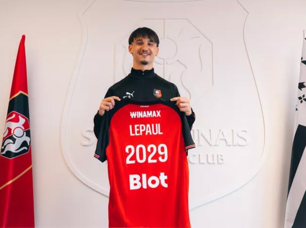 _BeFootball's tweet photo. Tout va s’enchaîner pour Esteban Lepaul cette semaine 🤩❤️🖤

▫️ 𝗝𝗘𝗨𝗗𝗜 : quitte Angers pour Rennes

▫️ 𝗗𝗜𝗠𝗔𝗡𝗖𝗛𝗘 : affronte Angers avec Rennes https://t.co/kJsdYTICII
