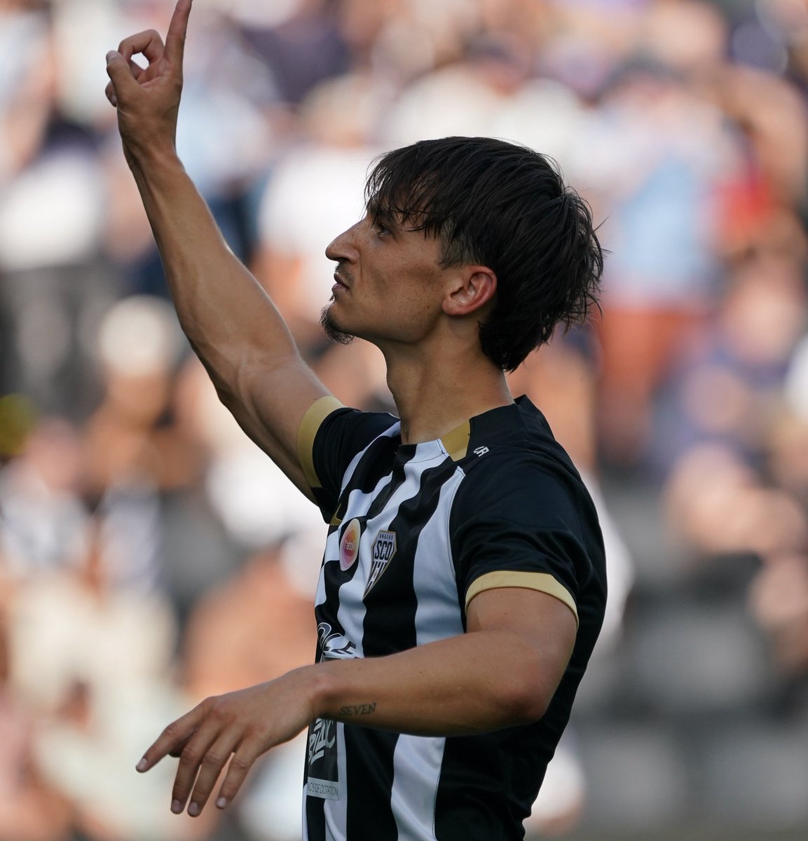 _BeFootball's tweet photo. Tout va s’enchaîner pour Esteban Lepaul cette semaine 🤩❤️🖤

▫️ 𝗝𝗘𝗨𝗗𝗜 : quitte Angers pour Rennes

▫️ 𝗗𝗜𝗠𝗔𝗡𝗖𝗛𝗘 : affronte Angers avec Rennes https://t.co/kJsdYTICII