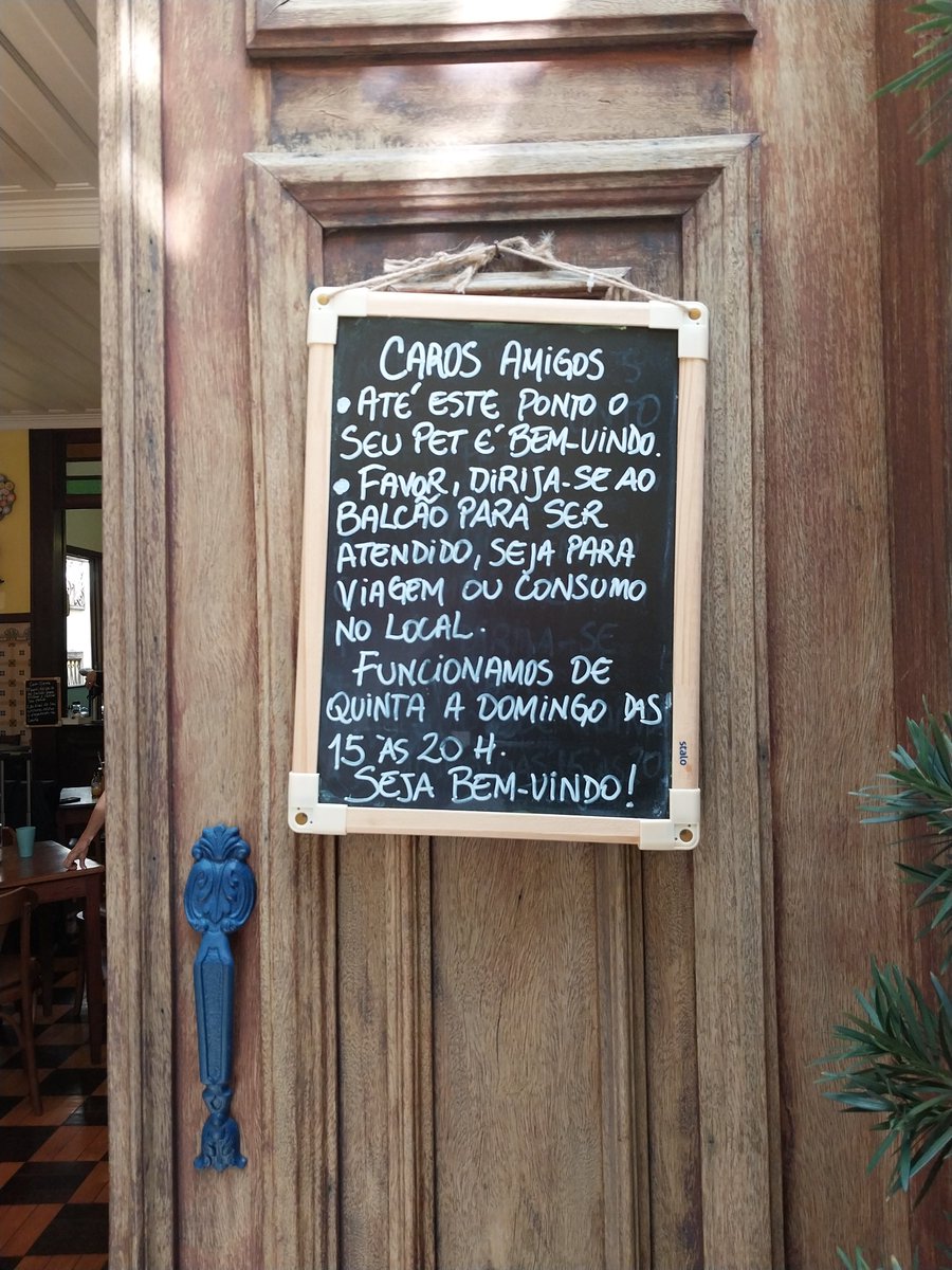 thefeliP00l's tweet photo. Perto do meu trabalho, eu sempre via uma fachada muito bonita, mas achava que era somente uma casa. Descobri hoje que é um café... https://t.co/HR4Yv3WThs