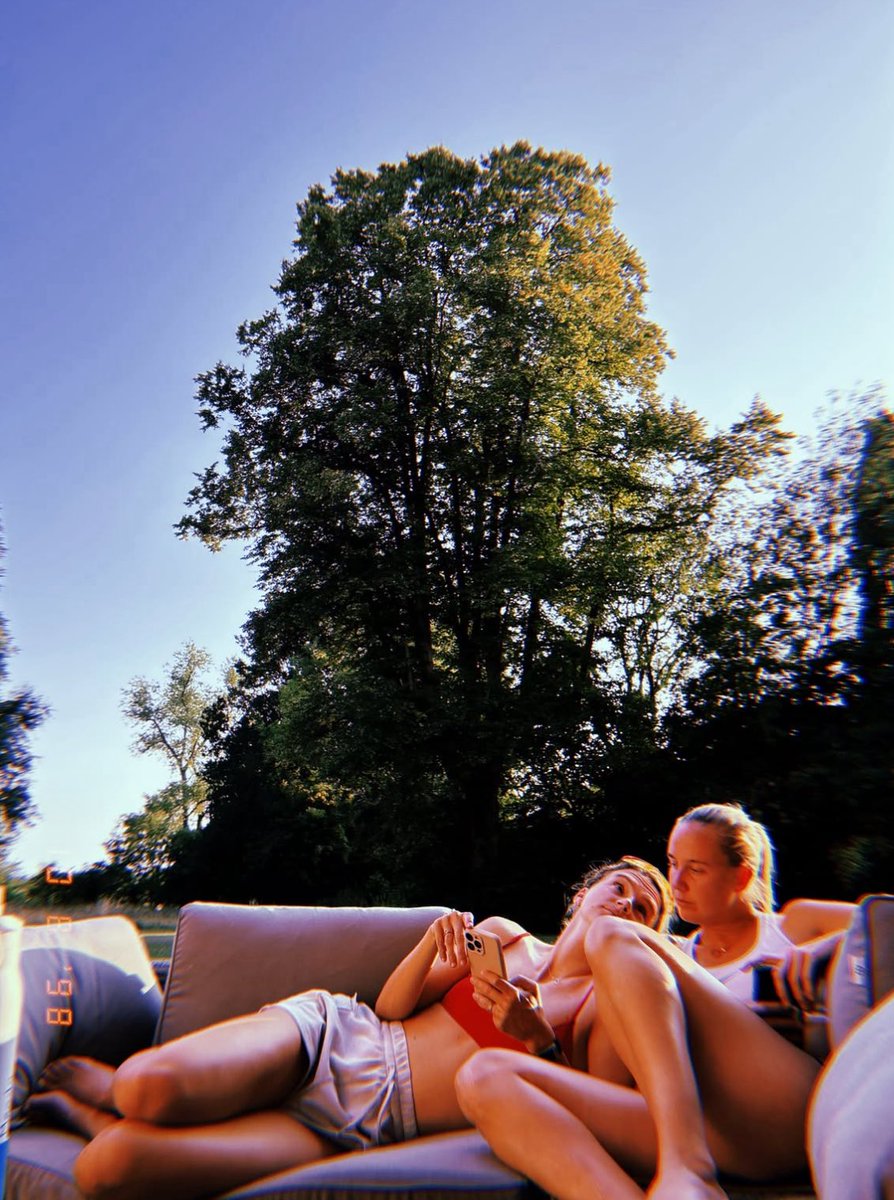 Beth with Steph Catley and Vivianne Miedema recently 
📸: stephcatley on IG