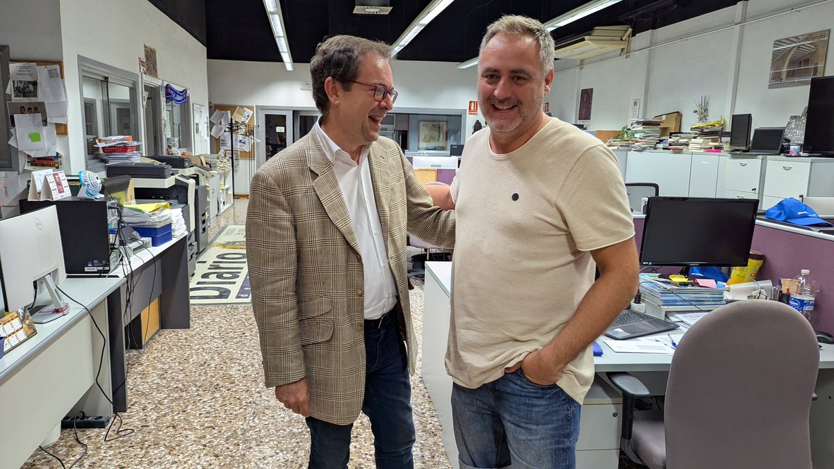 Que placer poder conocer en persona a alguien a quien admiras... En <a href="/diariodeteruel/">Diario de Teruel</a> con <a href="/Javier__Sierra/">Javier Sierra</a>