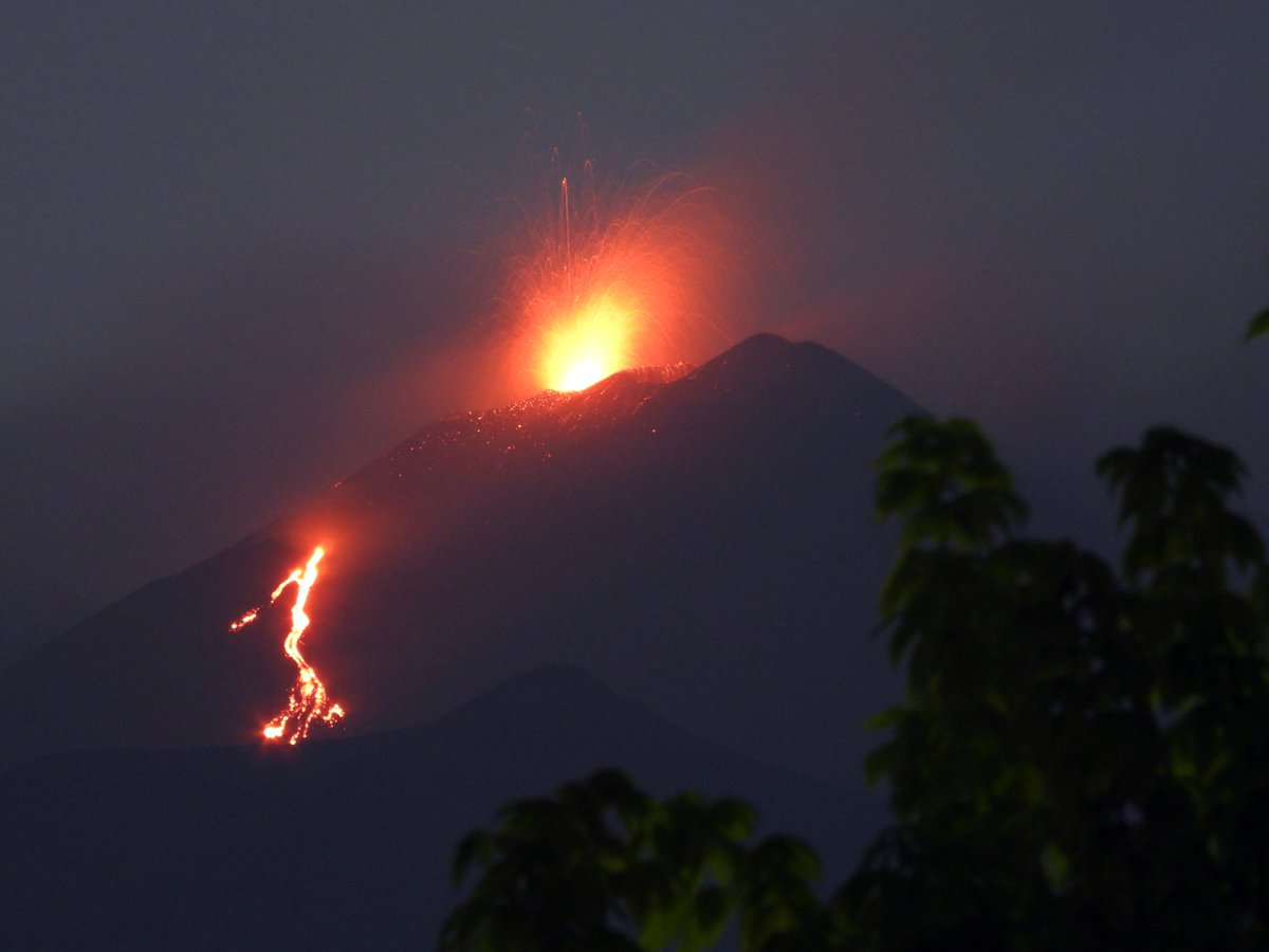 Boris Behncke tweet media