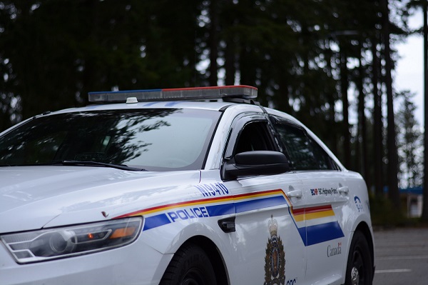#BCHighwayPatrol  -  Dump truck hauling coal causes partial closure of Highway #3 bc-cb.rcmp-grc.gc.ca/ViewPage.actio…