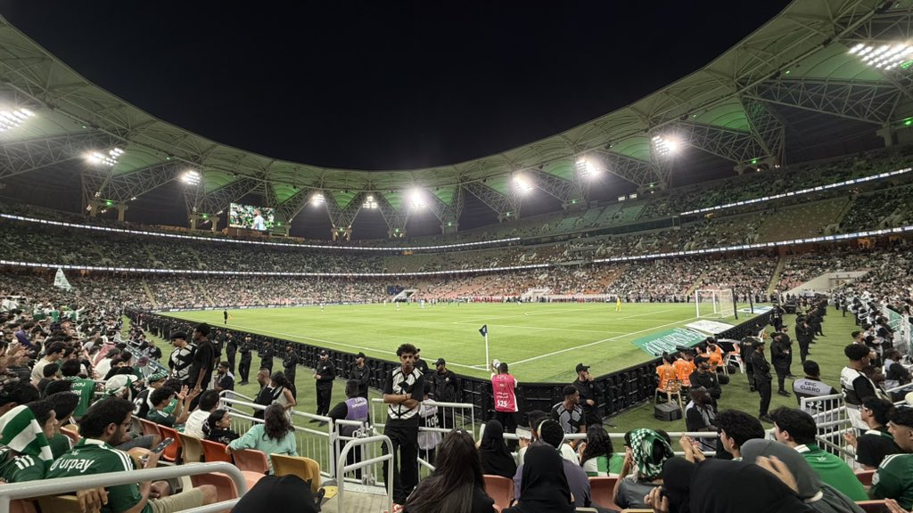 06ci_'s tweet photo. افتتاحية جميلة للدوري💚💚. 
#الاهلي_نيوم https://t.co/DNfnnAnu9P