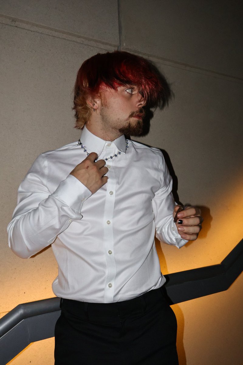 Ihatelogan tweet media