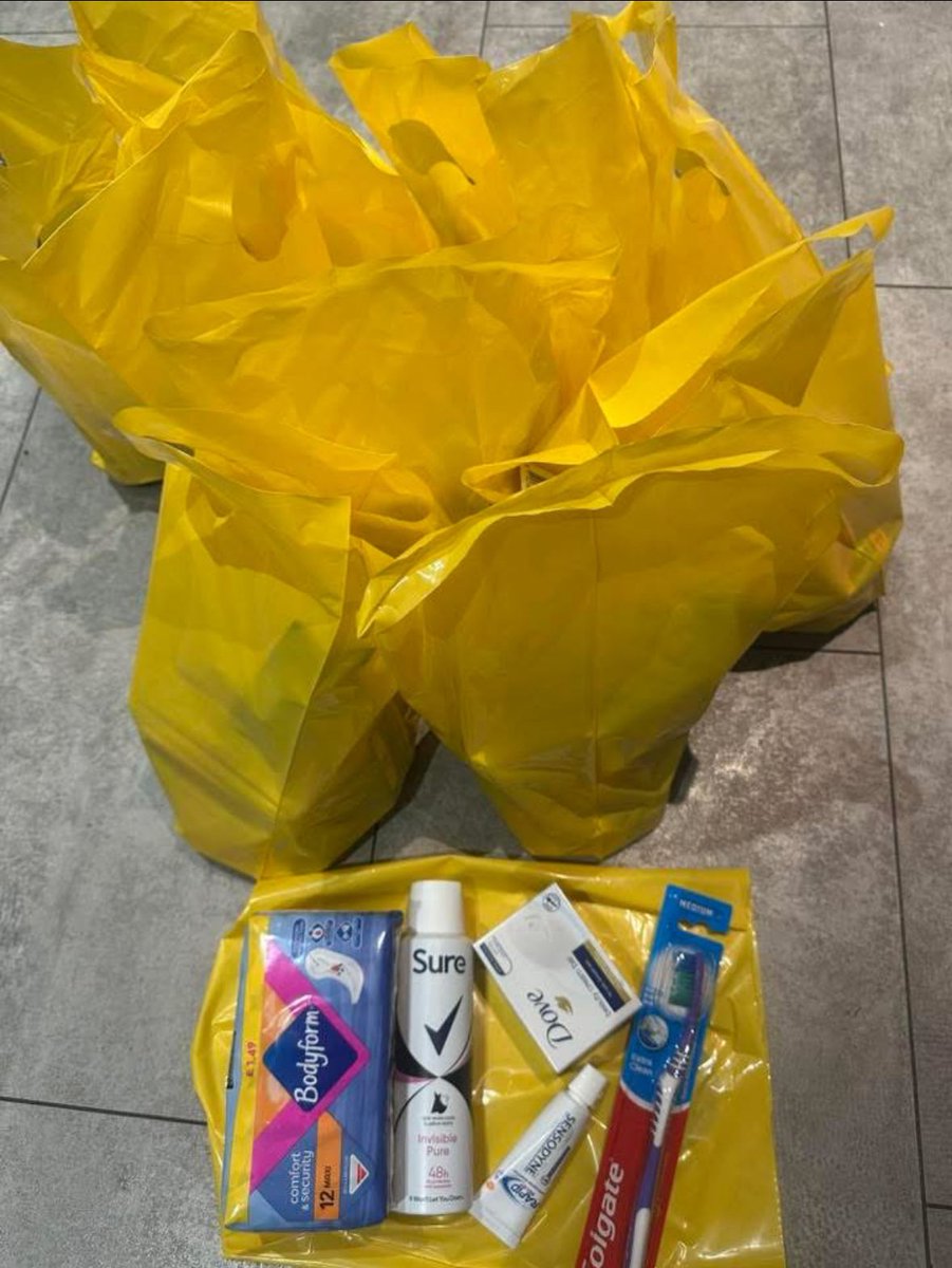 NitelightC's tweet image. Where food is hard to come by, hygiene becomes second best 😢 we’ve distributed lots of kids, men’s and women’s hygiene bags recently and always take full trays of products to our free stalls to help 😊❤️

nitelightcic.co.uk/shop/

#CommunitySupport #BasicEssentials #cashlessaid