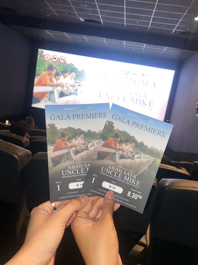 cheeseretard's tweet image. I knew it, this movie is definitely 10/10! Abah Saya Uncle Mike is so worth watching, guys. Please bring your parents and family along… tapi awas, air mata memang susah nak control hahaha 🥲🎬