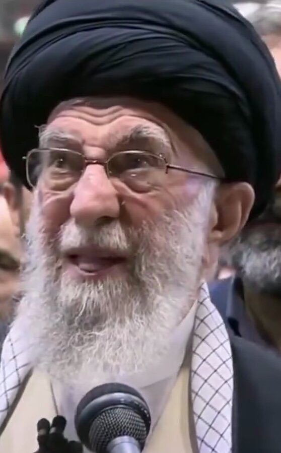 ❌ لبناني يقتل لبناني
❌ عراقي يقتل عراقي
❌ سوري يقتل سوري
❌ يمني يقتل يمني
❌ فلسطيني يقتل فلسطيني

من أجل هذا الإرهابي الخنزير ومشروعه التدميري!!! 🐷🔻🔻🔻