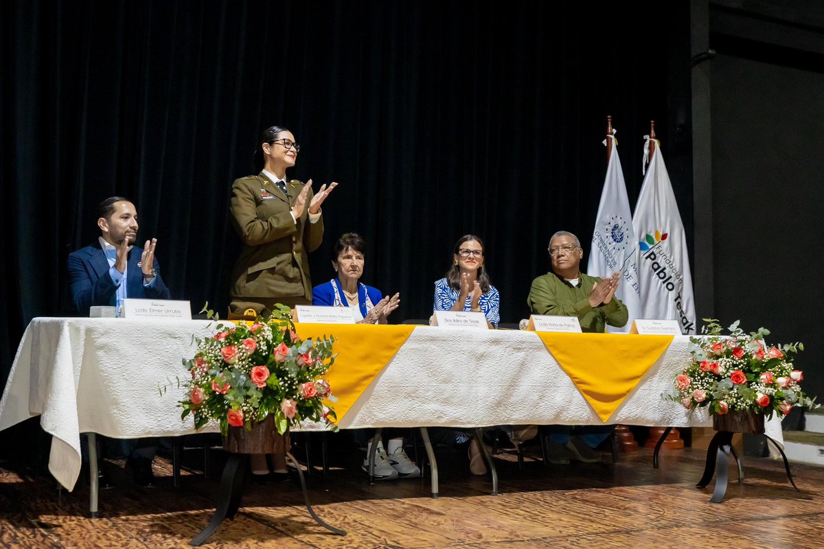 EducacionSV's tweet photo. Este día, la Fundación @CCPabloTesak realizó el donativo de las instalaciones del Teatro Pablo Tesak, ubicado en el distrito de Ciudad Delgado, de San Salvador, a nombre de nuestro Ministerio y del Estado salvadoreño. Durante la ceremonia, la ministra @KarlaETrigueros recibió la documentación oficial y participó en diferentes actividades culturales.