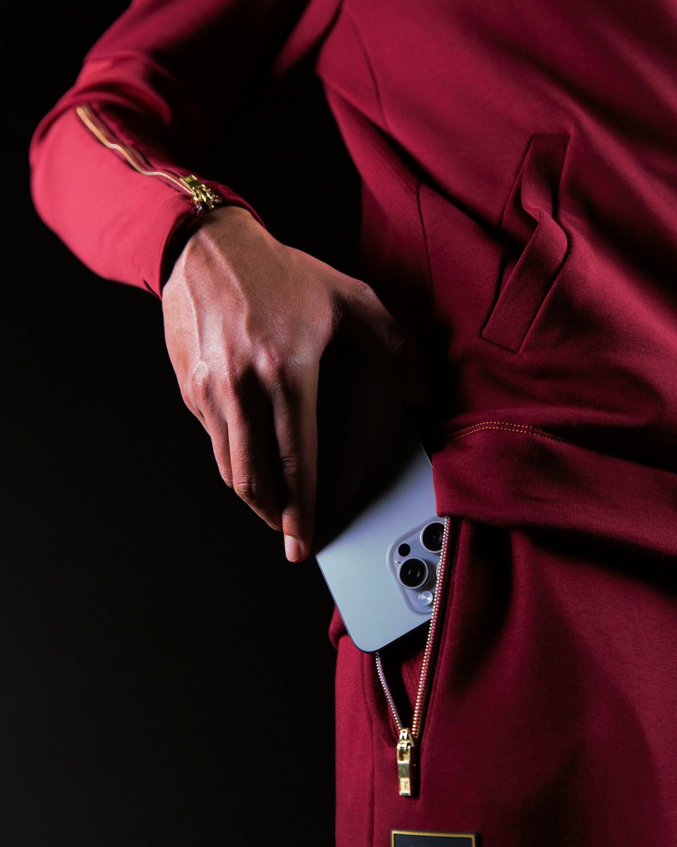 mobile.pack
Implemented in:
- aim.​one pants
Whether you're on the road at tournaments, a LAN or gaming at home, the mobile.pack is the valuable addition to your pants pocket.
It´s not just a simple pocket, but a 2-in-1 pocket design – Tailored seat comfort!