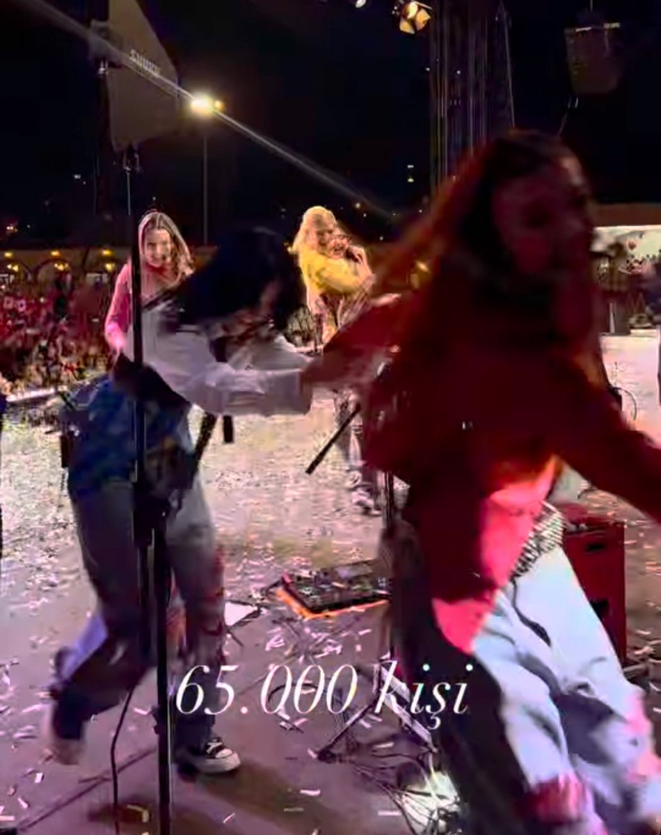 Asla bırakmayışı şaka mı 🥹
Canım Minzey 💙❤️