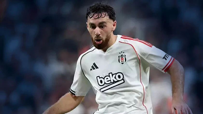 25 milyon Euro verdik, bazı anlarda iyi işler yapsa da çoğu zaman ruhsuz ve top kayıplarıyla Beşiktaş’a zarar veriyor. Bu paraya daha fazlası beklenir. #BJKvLS