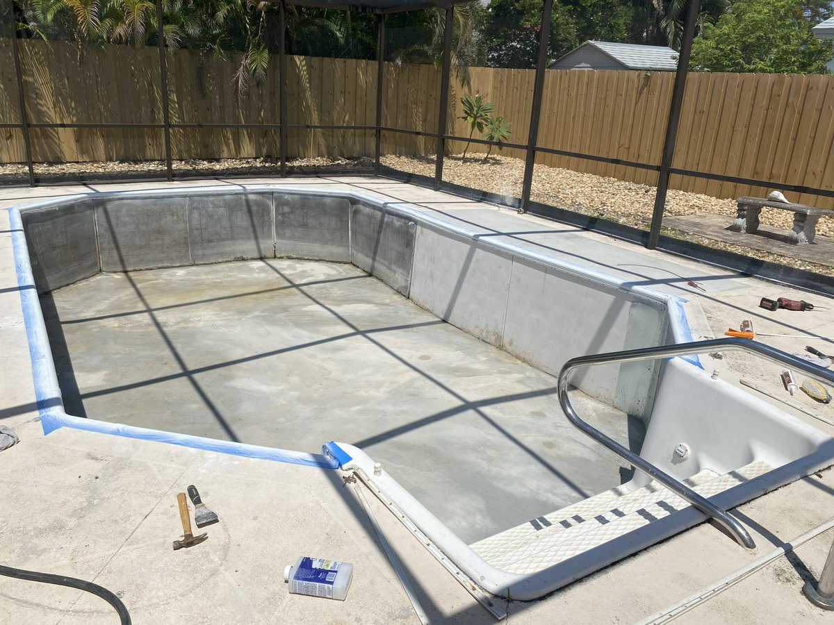 ppalmpools's tweet image. We were contacted to restore a blown-out wall and tackle groundwater issues in a pool. We raised the pool floor, prepped steps, walls and installed a beautiful new Latham Falling Esagono / Grey Crystal pattern Vinyl liner. Proof is in the pictures.  #PoolRestoration #WaterIssues