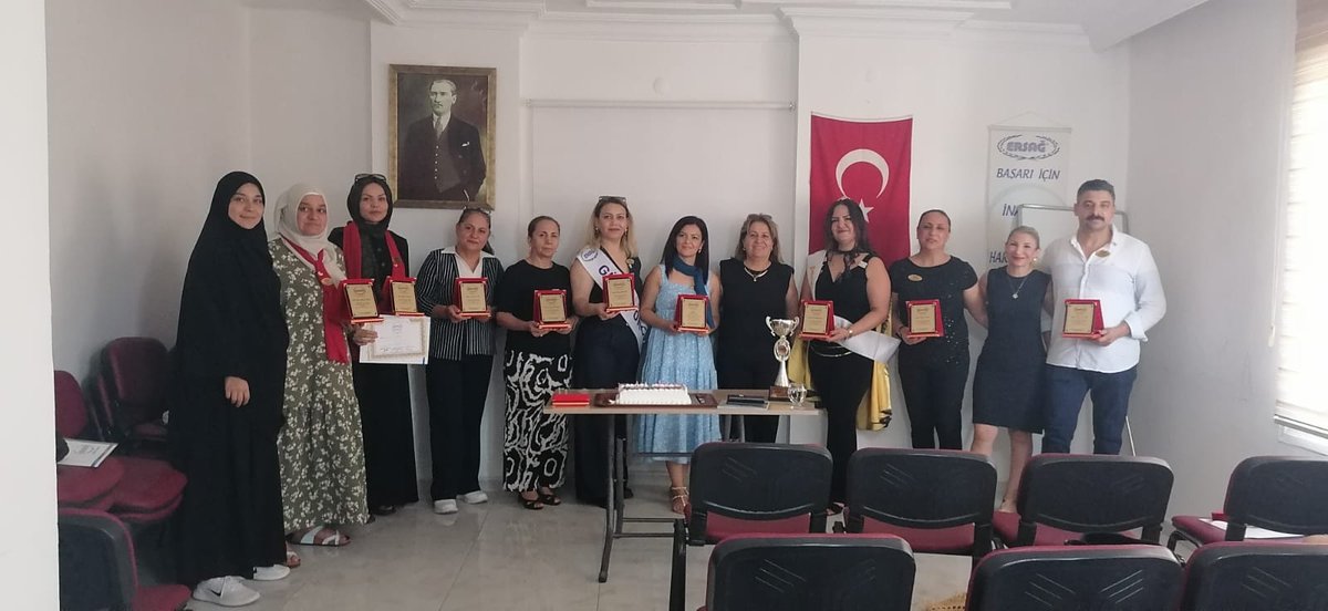 Bugün İskenderun büroda yaptığımız toplantı ardından öncü bronz  öncü. gümüş öncü altın öncü pastası kesildi plaketler taktim etim liderlerime ve ekiplerini yürekten tebrik ediyorum