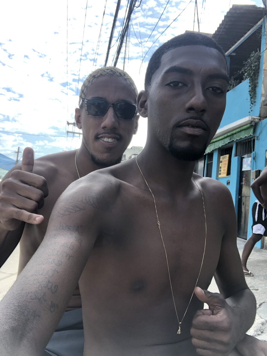 FBSILVA007's tweet photo. Rlk do lacoste trem +caro do lazer, tbt da revuada do chefinho essa próxima ai mds😮‍💨🧏🏾‍♂️😅 https://t.co/vtbiVVUZRH