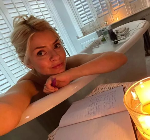 Bath time with Holly #hollywilloughby