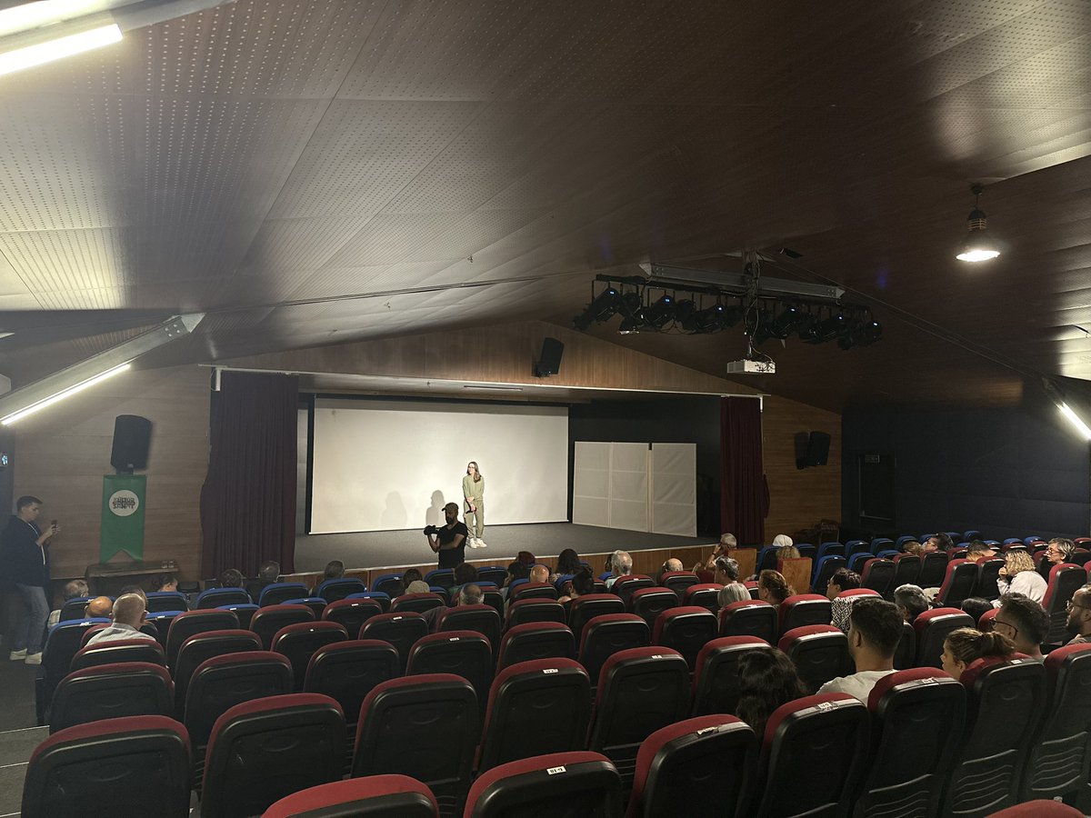 findiklibel's tweet photo. Yönetmen Vuslat Saraçoğlu, “Bildiğin Gibi Değil” filmiyle ViçeFest | Yeşil Altın Gümüş Deniz Festivali’nde bizlerleydi. 🎥

Katkıları ve katılımları için teşekkür ediyoruz. https://t.co/WbJB7P7BOn