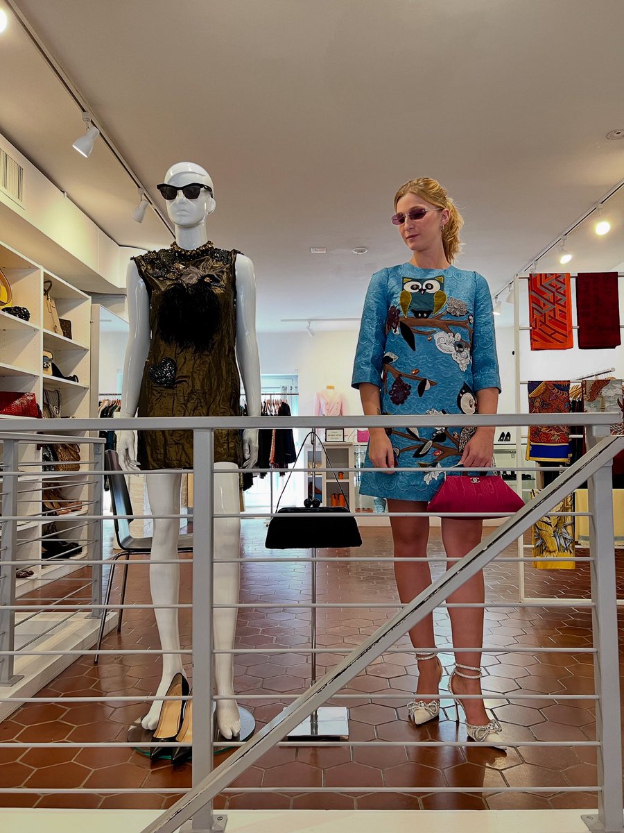 vintagetastebos's tweet image. Vintage Taste has a new mannequin in the store. Ava is wearing this unique Dolce &amp;amp; Gabbana dress, paired with a Chanel bag &amp;amp; sunglasses, and Mach Mach heels. 

Click our website Product page for designers, sizes &amp;amp; prices.

#womensconsignment #mensconsignment #highendfashion
