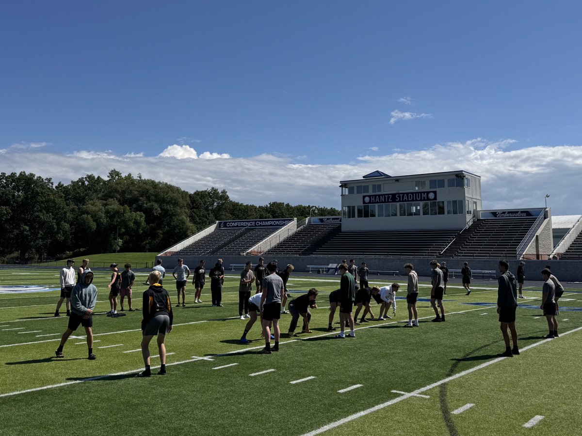 CoachESchugars's tweet image. Thank you to @CoachBeurer and @Northwoodfball for hosting our walk through today.  Great hospitality!  On to Novi for game #1.  #Kaizen #RALI