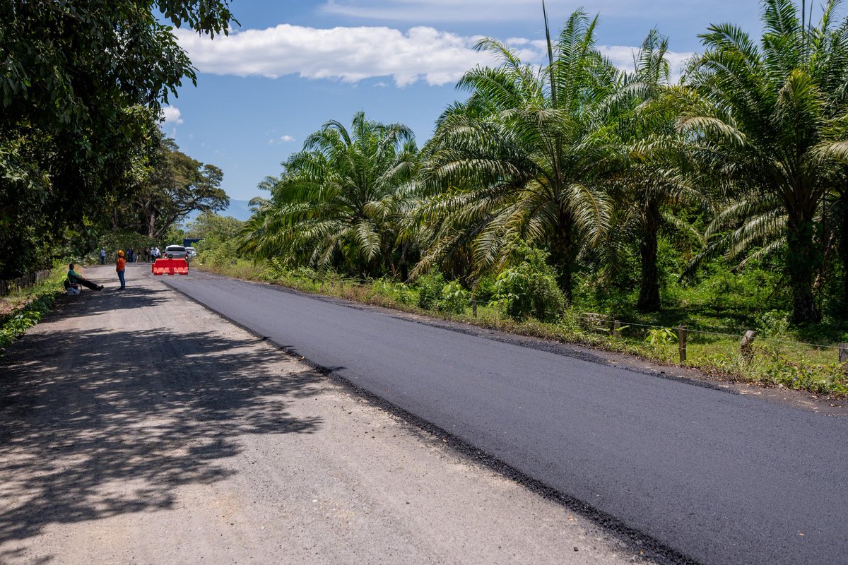 🚜En Curumaní también verificamos el avance de la construcción de la vía Champán – Línea Férrea – Guaymaral, de nuestro Plan Vial Departamental, en el marco del Pacto Funcional Cesar–Guajira. 

Una obra de 10,12 km, que avanza en 80% y transformará la movilidad de esta zona