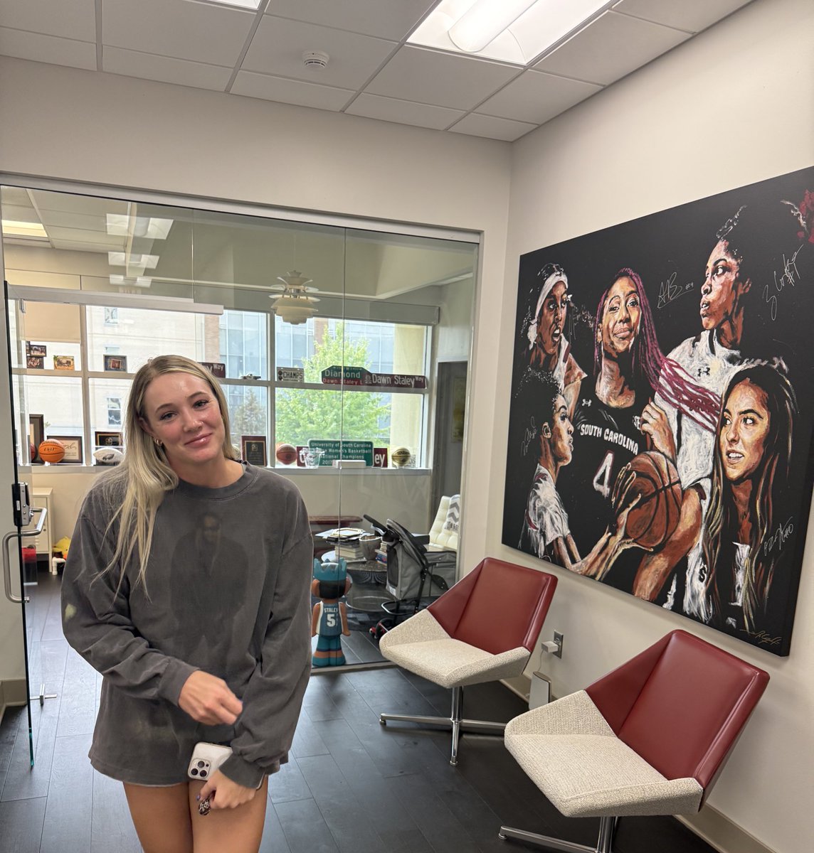 C to the H to the LO, BIG CHLO! Look at our O.G (Old Gamecock 😂). In here talking life and talking ish 😂. Senior year loading! <a href="/GamecockWBB/">South Carolina Women's Basketball</a>