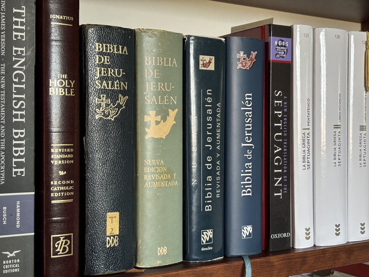 PASEO POR EDICIONES BÍBLICAS
... valiéndonos de un pasaje cortito del «Libro de Isaías», uno de los libros más largos del Antiguo Testamento y, ciertamente, el más citado en misa después de los Salmos. De hecho algunos lo han llamado el «Quinto Evangelio».
#Biblia 
⬇️⬇️