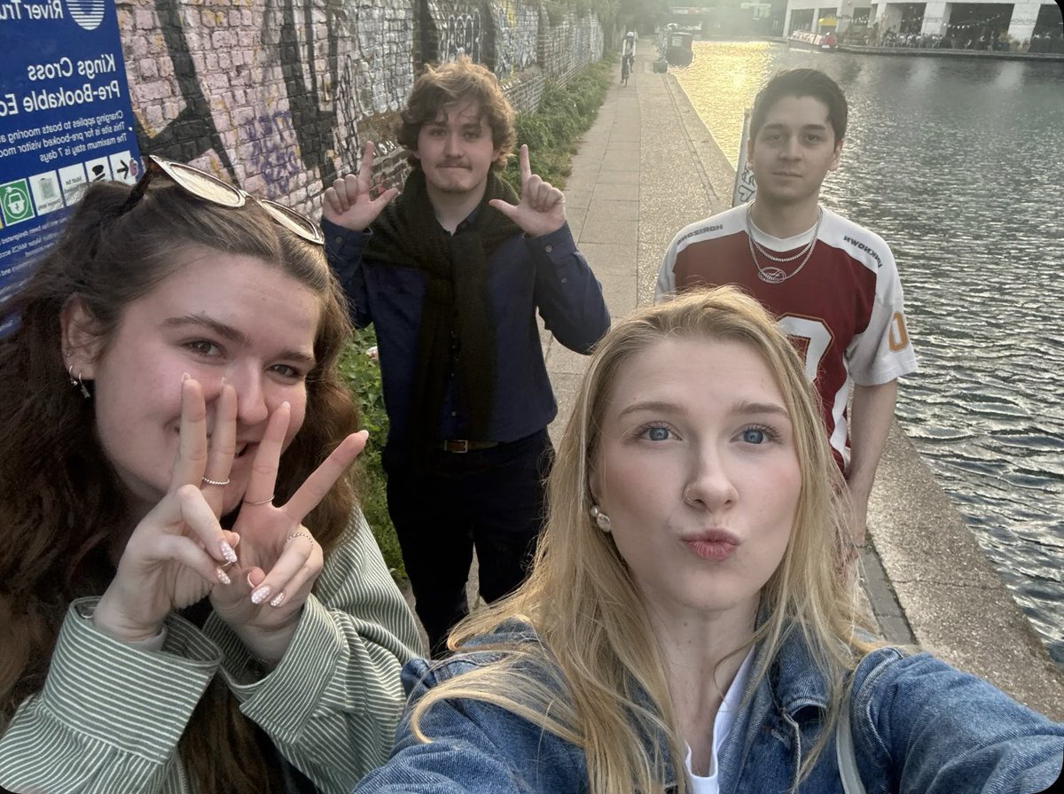 escape room this evening in london with <a href="/ClioMae2/">ClioMae2</a> <a href="/ParallelMayhem/">Sam Morse-Brown</a> <a href="/Beartikal/">Beartikal</a> <a href="/JedDevs/">Theo D. 💙💛</a> <a href="/Monoread_/">Monoread 🍐</a>