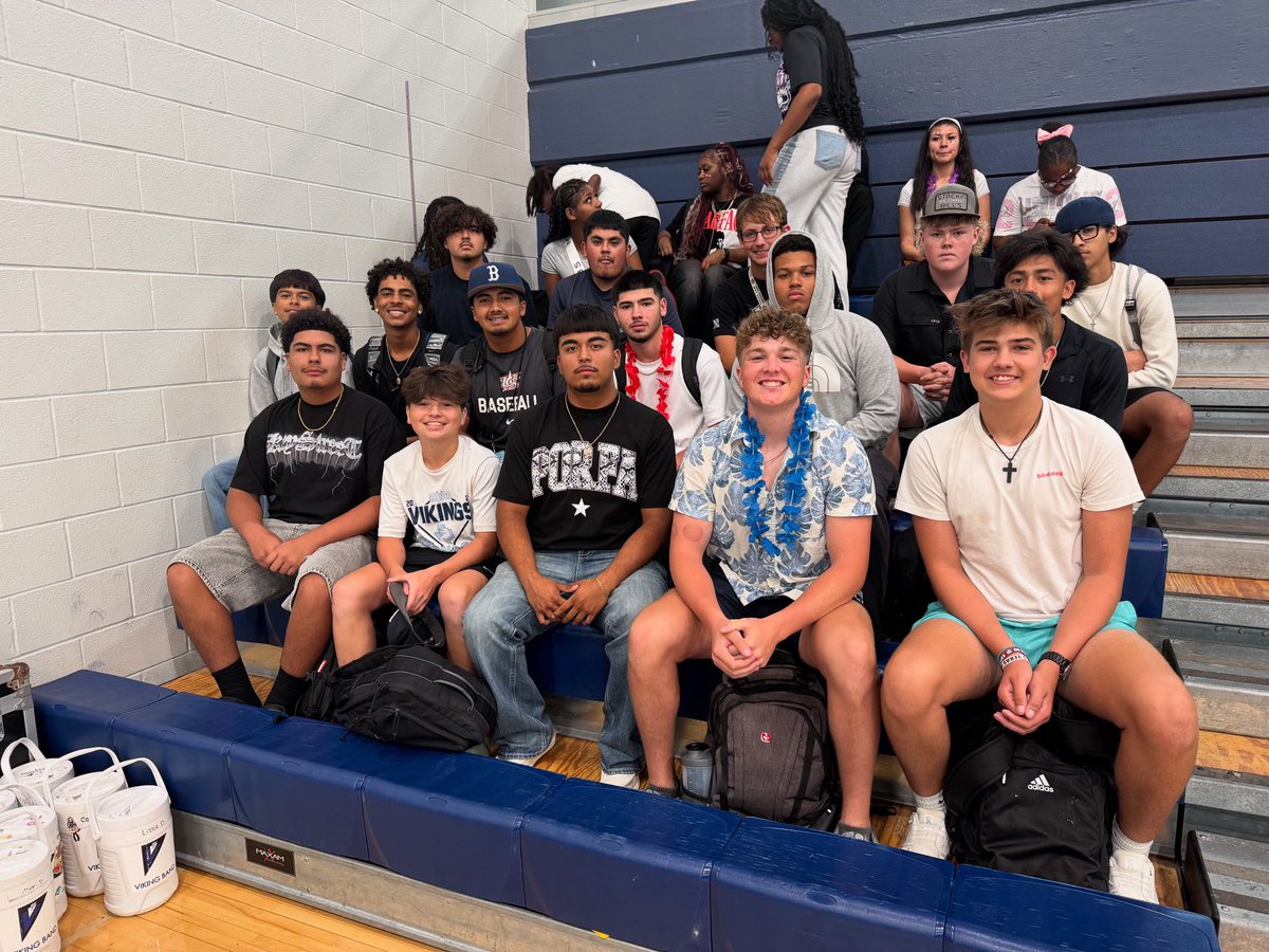 BHighBaseball's tweet image. 1️⃣st Pep Rally of the year! 
#BHighBaseball #FearThe✌️