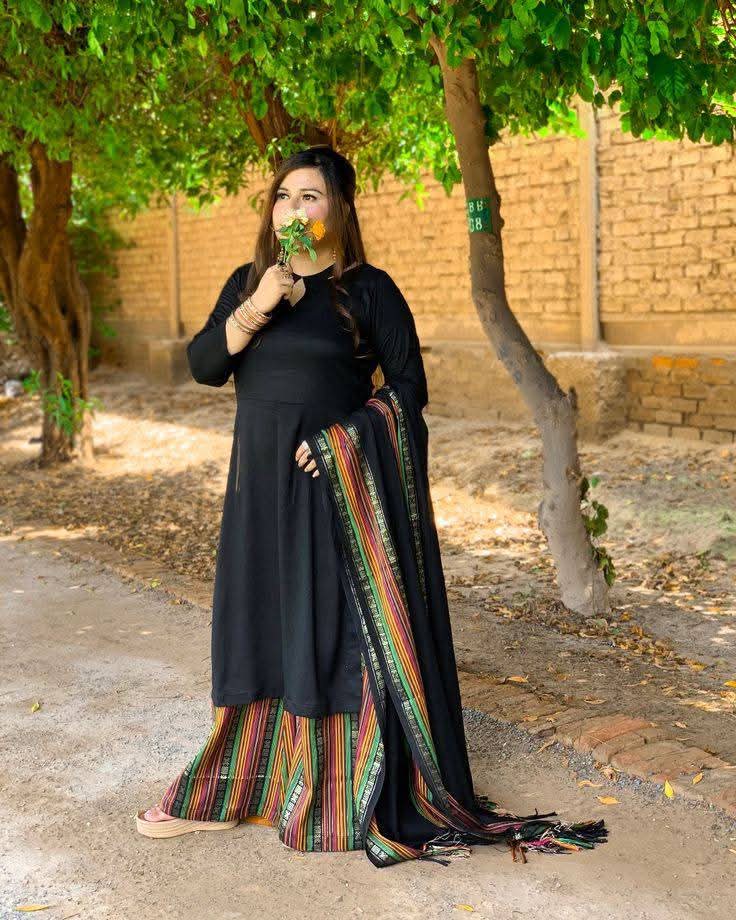 کیسی لگ رہی ھوں میں ،،،