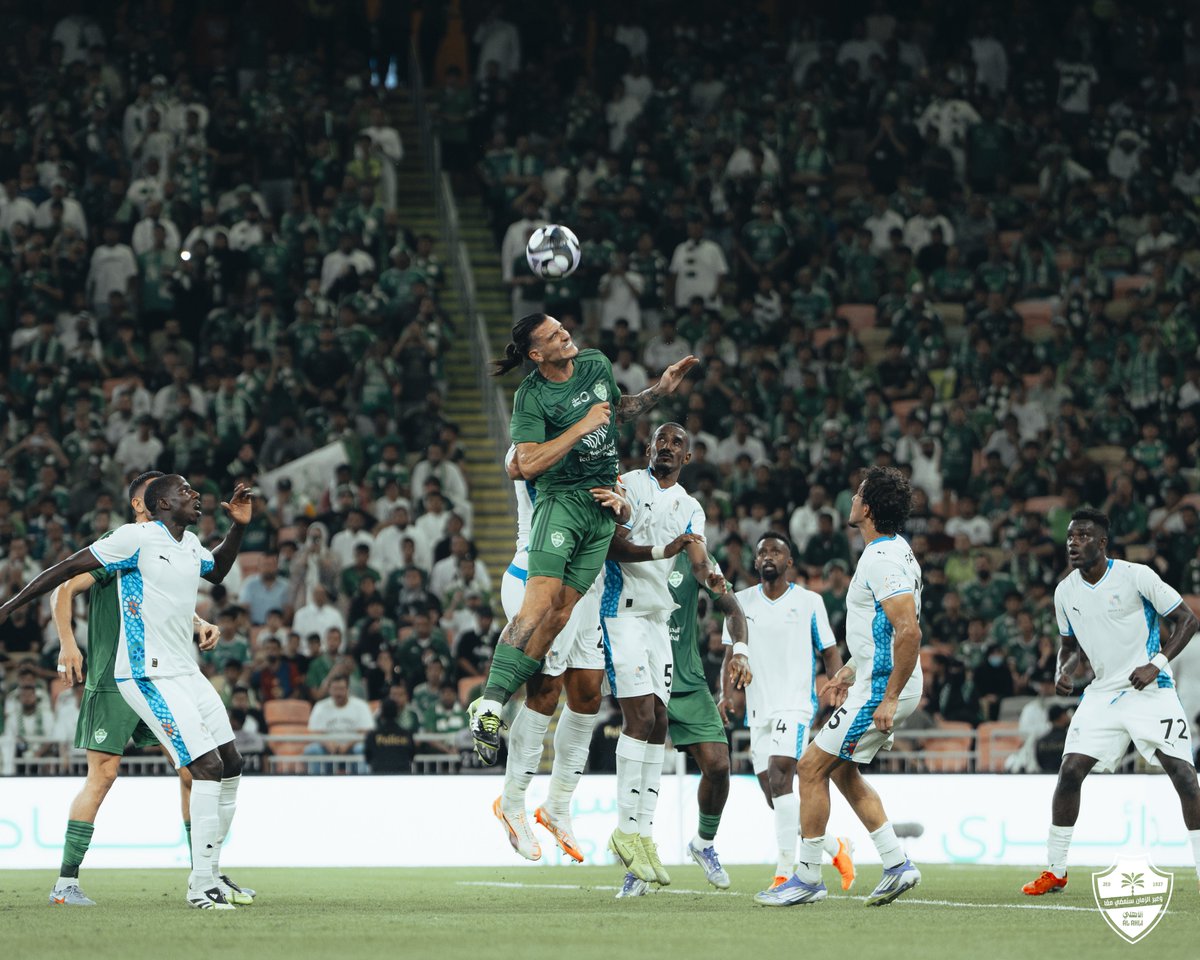 ALAHLI_FC's tweet image. 📸 | أهلينا قوة ماراح تغلبوه 💪

#الأهلي_نيوم
#دوري_روشن_السعودي