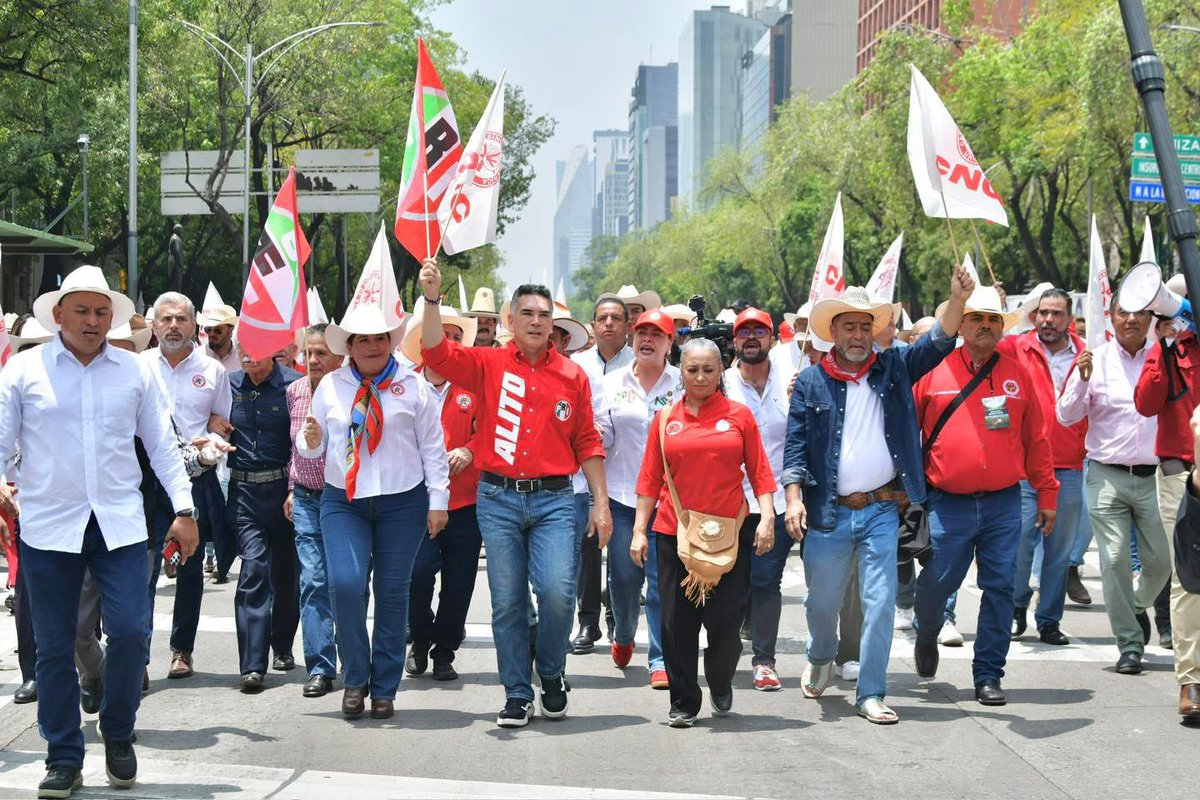 Braulio Luna (@brauliolunan) on Twitter photo El presidente del PRI <a href="/alitomorenoc/">Alejandro Moreno</a> marchó en respaldo al senador Alito tras los señalamientos por las agresiones físicas de Alito. El presidente del PRI <a href="/alitomorenoc/">Alejandro Moreno</a> marchó en respaldo al senador Alito tras los señalamientos por las agresiones físicas de Alito.