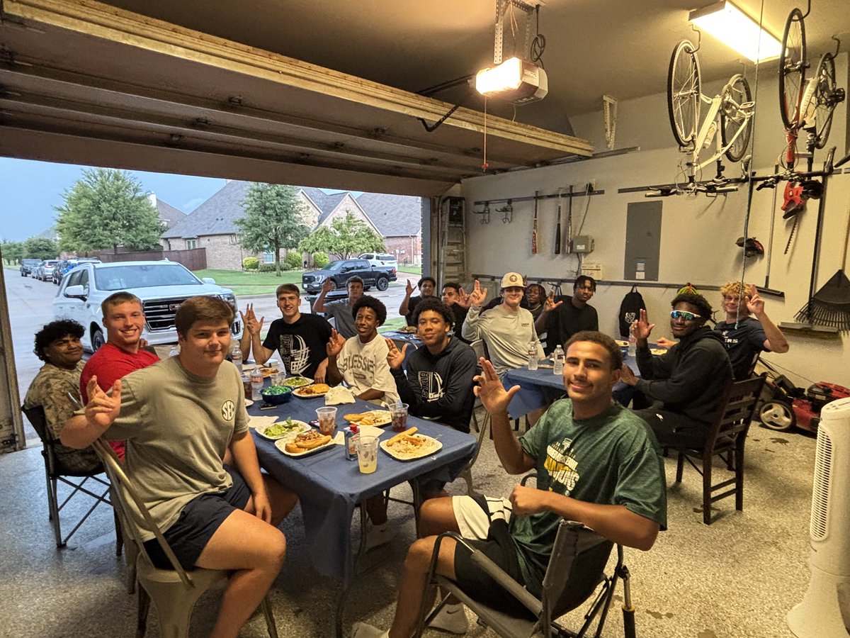 Offense dinner ✅ 
<a href="/CoachJRayburn/">Jeff Rayburn</a> <a href="/Brett_Gilchrist/">Brett Gilchrist</a> <a href="/CoachReese70/">Austin Reese</a> <a href="/coachbrooks247/">Kentrall Brooks</a> <a href="/drkharp/">Kelly Withee Harper</a>
