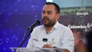 Persecución contra Edwin Palma:
La arremetida de los viejos intereses del sector energético contra el cambio

Lo que estamos viendo en algunos medios contra el ministro de Minas y Energía Edwin Palma no es una simple crítica: es una persecución política y mediática feroz y