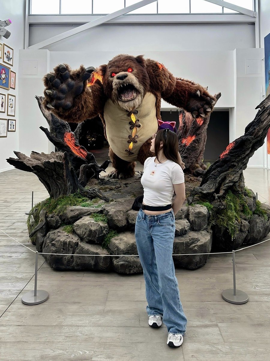 i tabled at the Riot Campus today!!
im so happy i got to meet so many artists &amp; devs that worked on the champs and skins i adore so much 😭 so flipping cool AGH… thank you for keeping me inspired always :’) and for having me!!! 💞