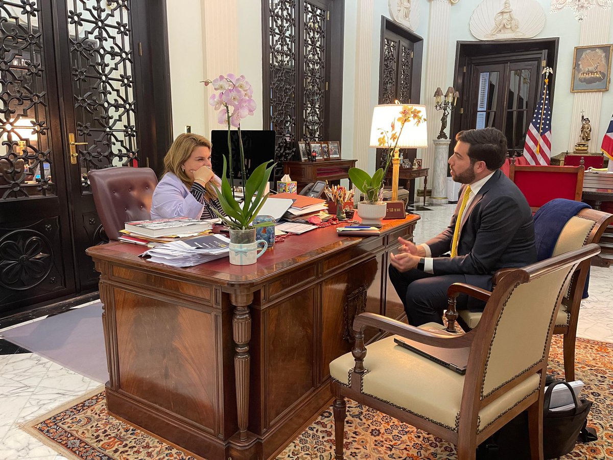 Reunida con el secretario de Desarrollo Económico de Puerto Rico, Sebastián Negrón Reichard, discutiendo asuntos fundamentales para Puerto Rico.